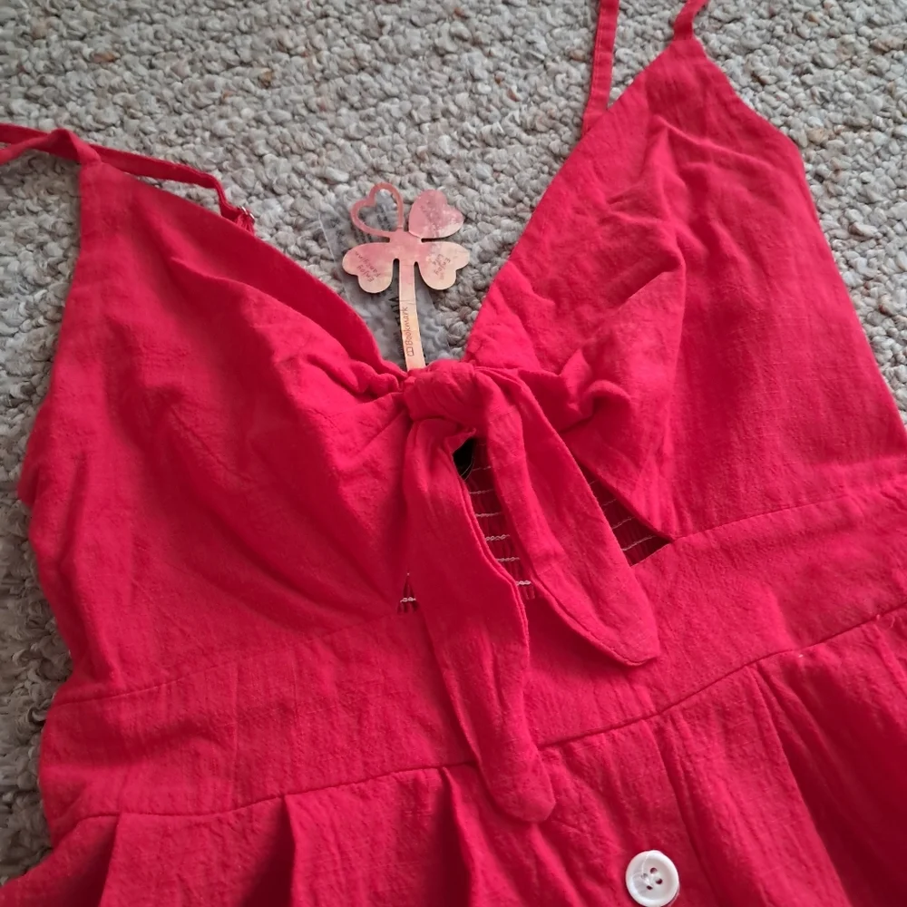 Adjustable spaghetti strap red dress - Picture 5 of 9